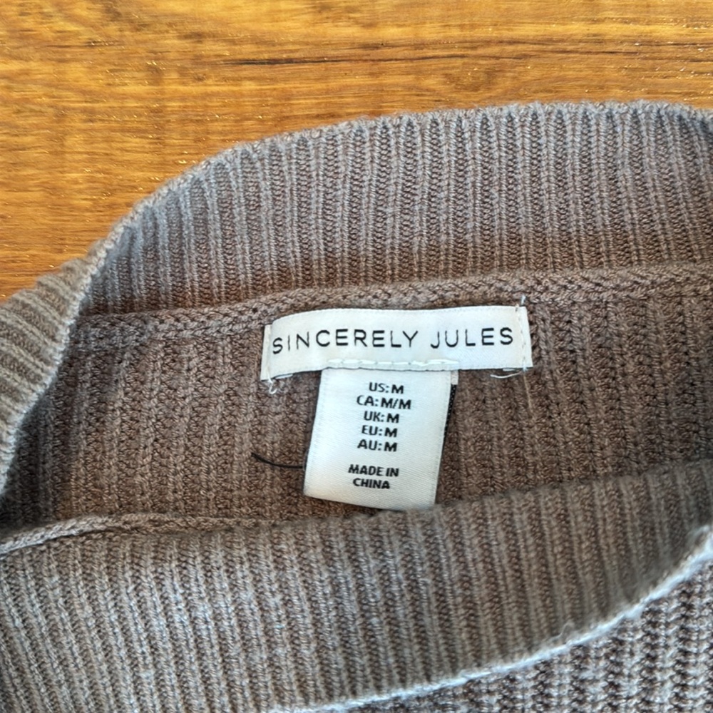 Sincerely Jules Brown Crew Neck Sweater with Ribbed Texture women’s Medium - Picture 2 of 2